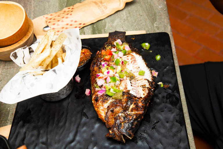 Accra: Corso di cucina e tour del mercato con prelievo dall'hotel