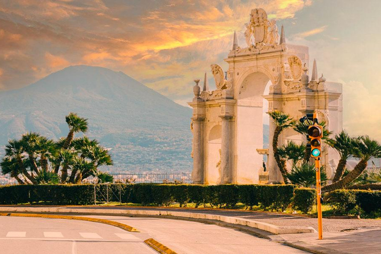 Napoli: tour del golfo all&#039;alba con colazione tipica in riva al mare