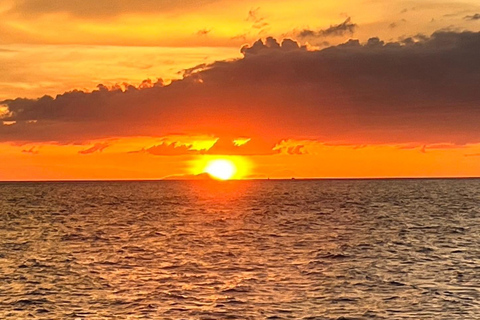 Phi Phi: Passeio ao pôr do sol na Baía de Nui com Plâncton em barco de cauda longa