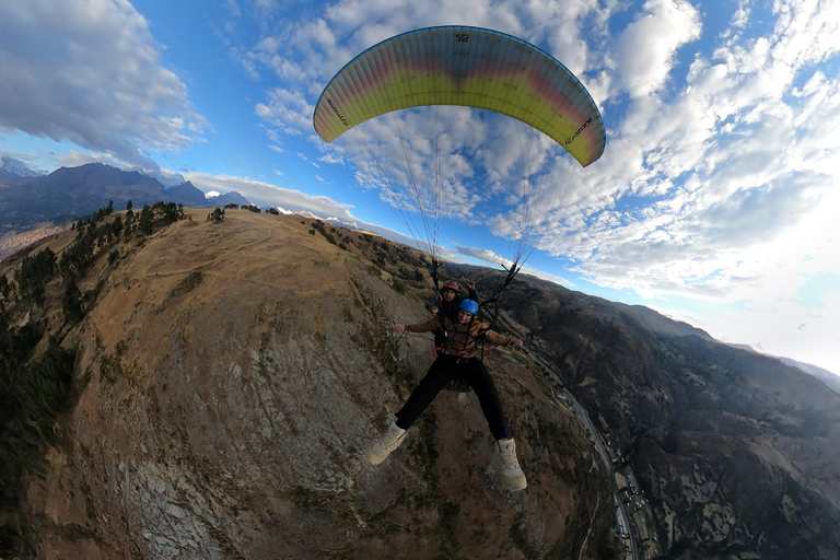 Lima: vuelo en parapente sobre la Costa Verde Peru: Tandem Paragliding Flight with Pilot