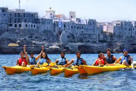 Tour in kayak di Polignano + sosta bagno in grotta
