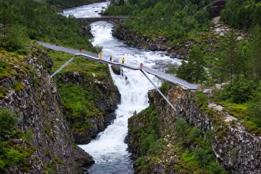 Eidfjord: Vøringsfossen-Wasserfall & Spaziergang auf der Sky Bridge, 2,5 Stunden. Foto: GetYourGuide
