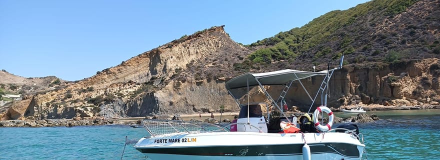 Excursion en bateau sur la côte d'Agrigente avec un guide agréé à bord
