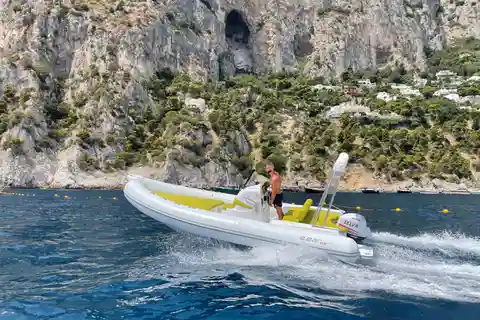 Kør selv: Bådudlejning fra Sorrento