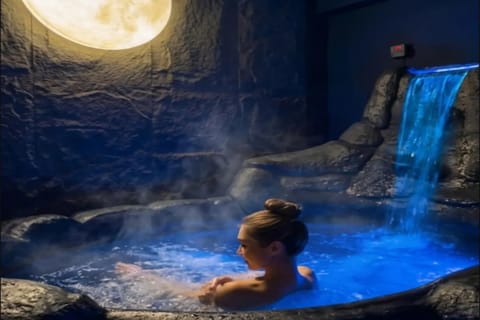 Bangkok: Viral Head Spa & Onsen Experience under Moonlight - Image 2
