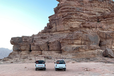 Wadi Rum: Full Day Jeep Tour with a Bedouin guide