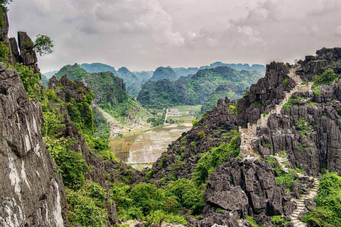من نينه بينه: قارب ترانج آن وكهف موا وهوا لو وبيتش دونغ