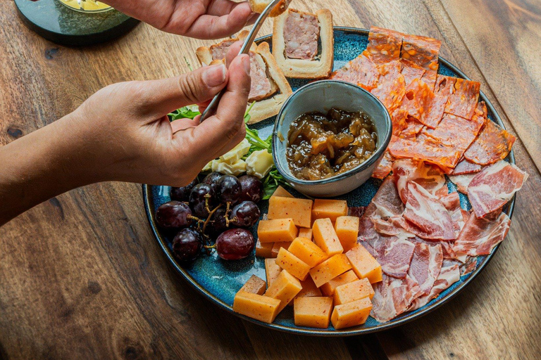 Cocktail classes with a professional (hands-on workshop) Cocktail class with a professional (hands-on workshop)