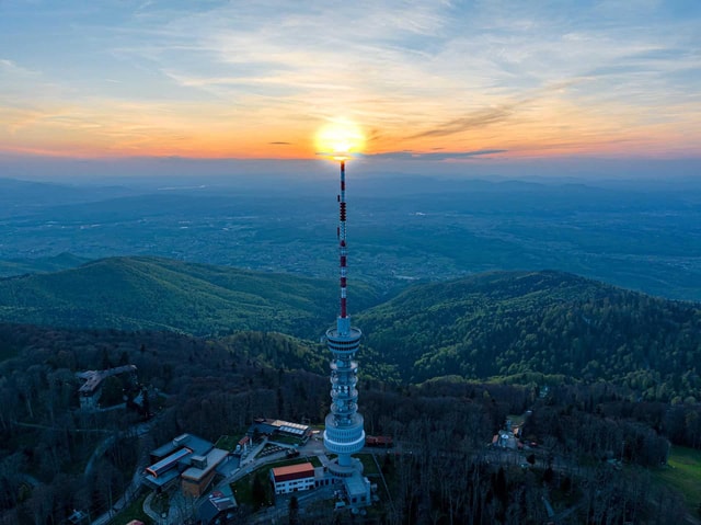 Zagreb: Sljeme Hiking Adventure and Local Mountain Hut Lunch