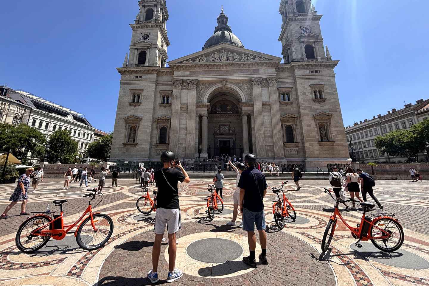 Budapest: Essential Historical Bike Tour (1.5 hours)