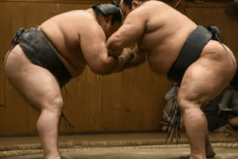 Kioto: doświadczenie sumo z drinkiem i zdjęciemKioto: doświadczenie sumo z napojem i zdjęciem