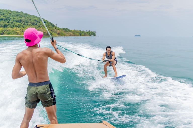 Phuket: Prywatne doświadczenie wakesurfingu na łodzi Malibu4 godziny Wynajem