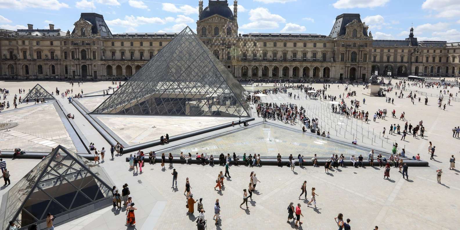 Paris: Louvre Museum Entry Ticket with Guided Tour