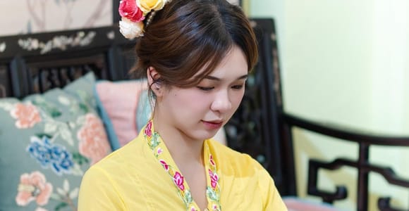 Singapore: Nyonya Dress-Up & Batik Craft Workshop