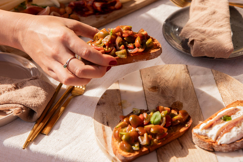 Prywatna degustacja wina z widokiem na Sagrada Familia i posiłkiem tapas