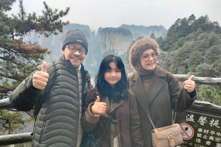 Private Tour Guide Service with Commentary in Zhangjiajie Private Guide (Spanish) – Per Day
