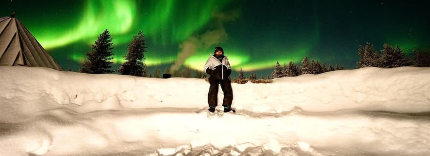 Voyage aux aurores boréales dans un lieu magique