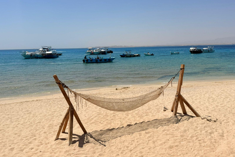 Hurghada: Private Speedboat to Magawish Island 8-hour Private Speedboat With Lunch