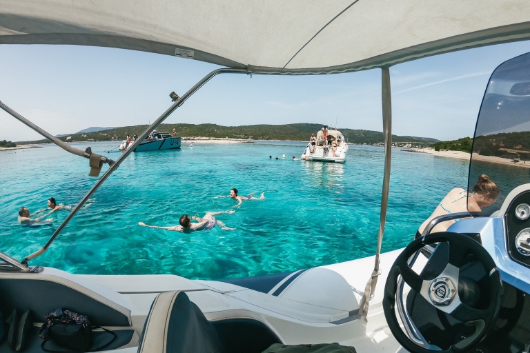 Desde Split: tour en barco por la cueva azul y las cinco islas con Hvar