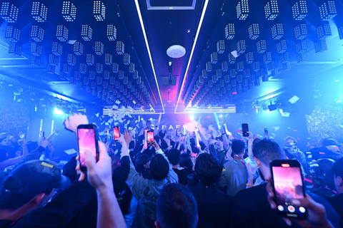 Osaka Dotonbori:GIRAFFE Nightclub Ticket with Drink/VIP Plan 【11:00 PMーClose】Admission Ticket + 2 Drinks