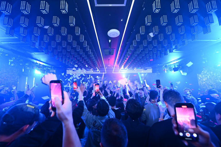Osaka Dotonbori:GIRAFFE Nightclub Ticket with Drink/VIP Plan 【11:00 PMーClose】Admission Ticket + 2 Drinks