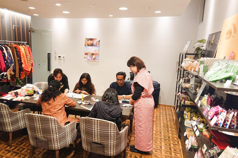 Kioto: warsztaty tworzenia japońskich akcesoriów do włosów i broszek