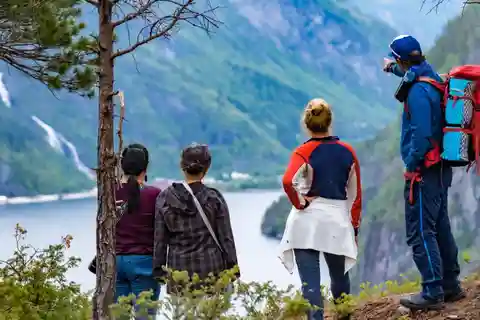 From Bergen: Fjord cruise & guided mountain hike