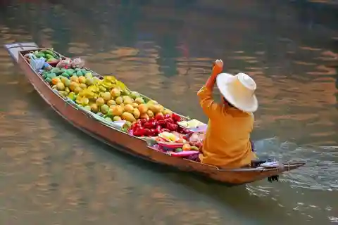 Bangkok: Join In Tour zum Train Market & Floating Market