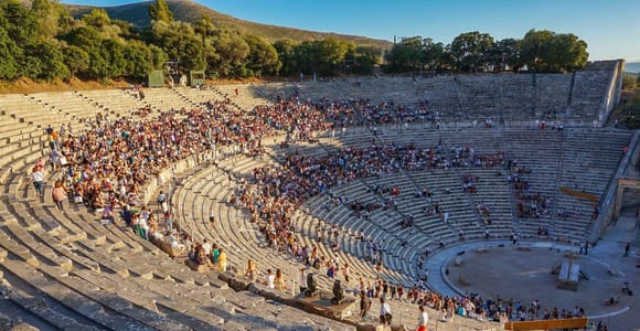 Schau dir eine Aufführung auf der antiken Bühne von Epidaurus an
