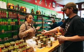 New Orleans: French Quarter Food Walking Tour with Tastings