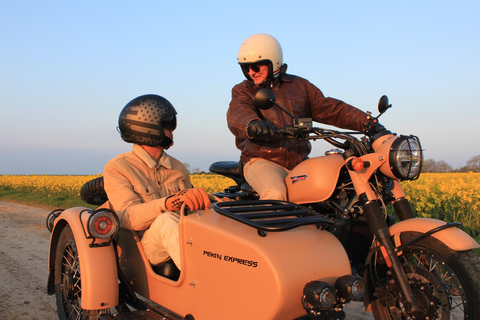 Tour privato di 2 ore in sidecar della Normandia della Seconda Guerra Mondiale BayeuxTour privato della Normandia della Seconda Guerra Mondiale di 2 ore - 2 Sidecar Tour Bayeux