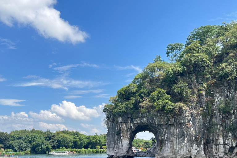 Guilin: Elephant Trunk Hill, Sun Moon Towers & Cave Tour