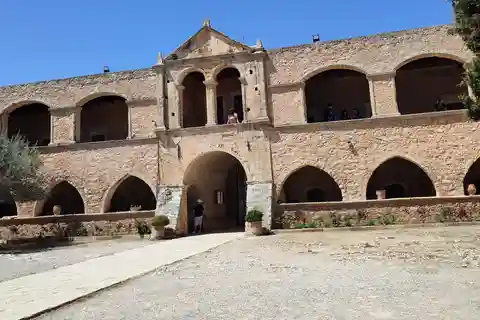 Rethymno: e-Bike tour to Arkadi monastery