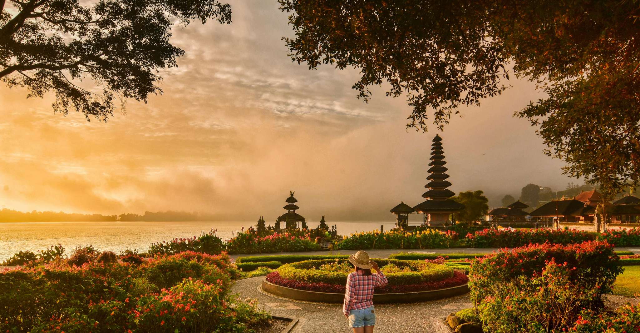 Bali: Lake Bratan, Handara Gate, Waterfall & Swing Tour photo 4