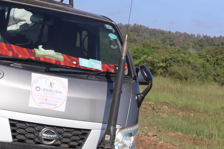 Nairobi National Park: Tour in a 4X4 Van (WiFi Included)Nairobi National Park: Tour in a Safari Van (WiFi Included)