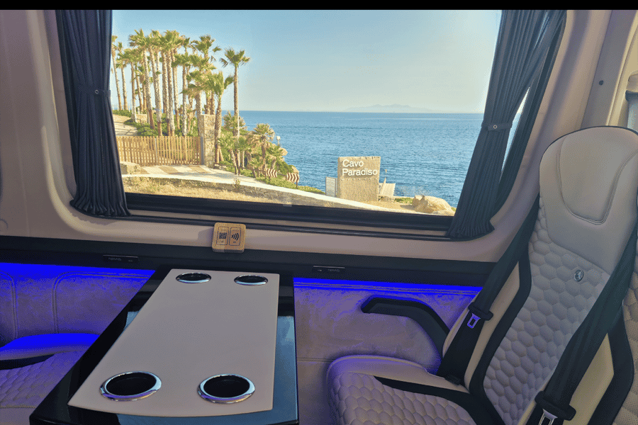 Privater VIP-Minibus- oder SUV-Transfer auf Mykonos für bis zu 11 Personen. Foto: GetYourGuide