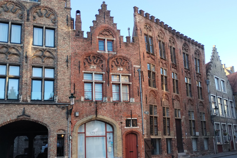 Tour a pie en grupo reducido por Brujas - La ciudad y más allá