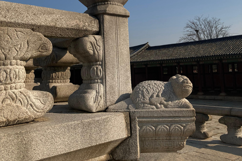 Walking through the heart of Seoul. Tour in Spanish