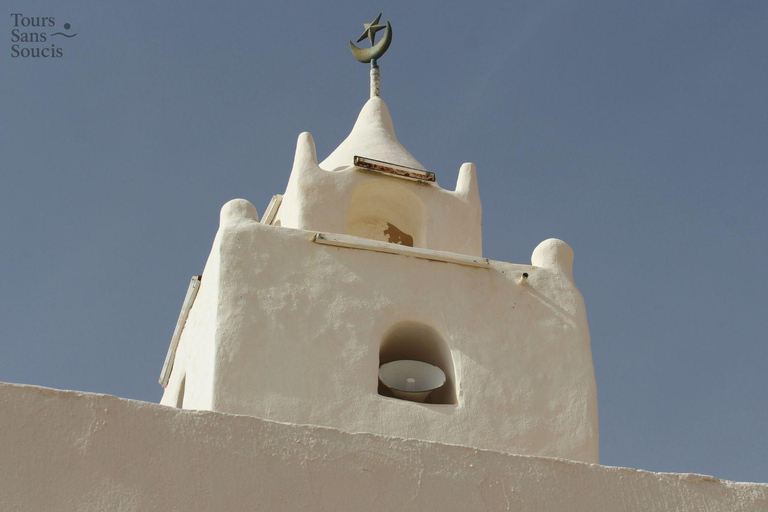 Djerba: Private Excursion to Ksar Ghilane & Tataouine in 1 Day Desert Djerba: Private Day Trip to Ksar Ghilane & Tataouine in the Desert