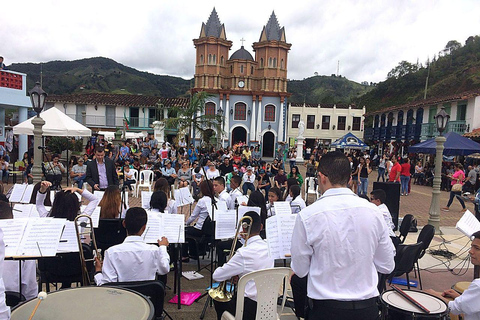 Guatapé: Boat Tour, Peñol Rock & Colorful Town with Meals