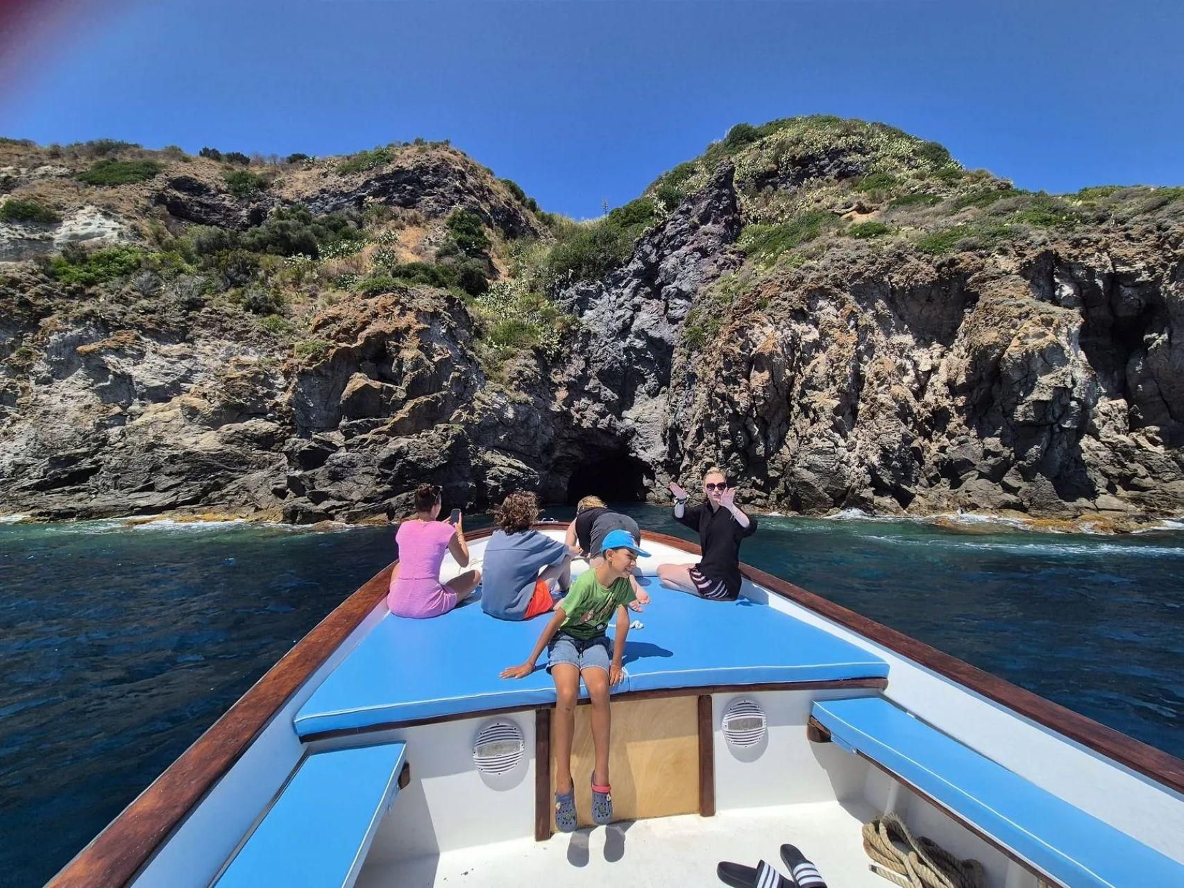 Procida: Bootsausflug mit erfahrenem Skipper durch kristallklares Wasser