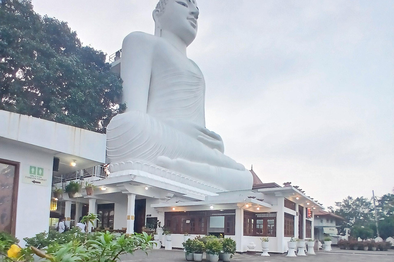 Kandy: Private Tuk Tuk City Tour with Local Guide
