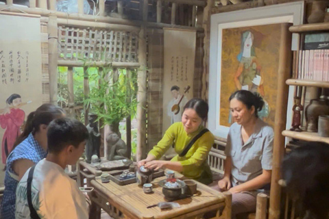 Hanoi Jeep Tour Private: Hidden Art House & Custom Route Private tour for 2 people