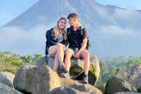 استكشاف جبل ميرابي عند شروق الشمس وكهف جومبلانغ وكهف بيندولبدون شروق الشمس: كهف جوملانغ وكهف بيندو