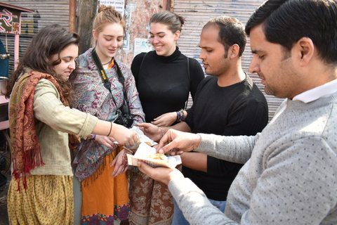 Jaipur: Food Walk with 8-10 Tastings