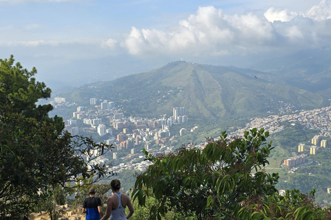 Cali : Ascension guidée de la colline des 3 croixAscension guidée de la colline des 3 croix
