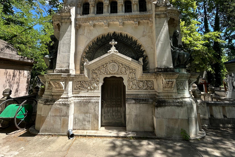 Bucharest: Bellu Cemetery Walking Tour with Guide