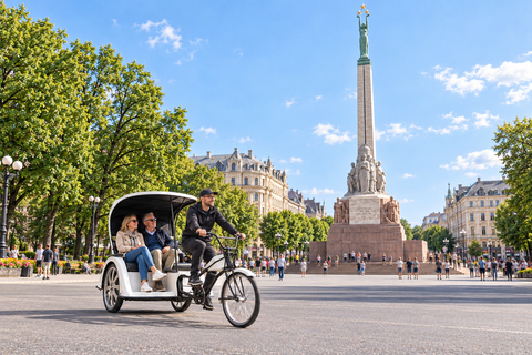 Riga: Private Old Town Highlights by Cycle Rickshaw ride