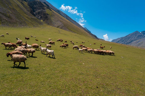 Baku: Khinalug Mountain 2-Day Hiking Tour with Guide