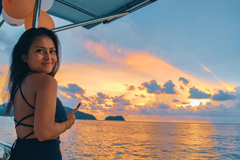 Batumi: Sunset Yacht Cruise with Free Glass of Wine